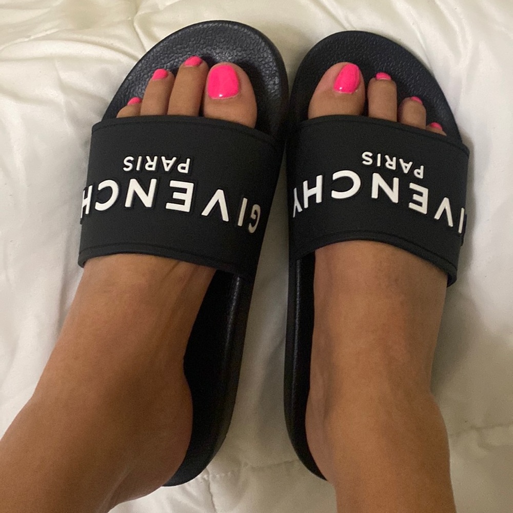 Givenchy Paris Black slides size 39